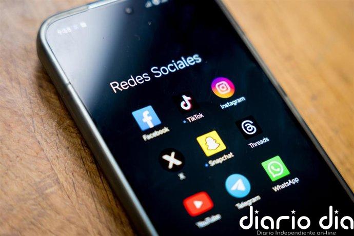 YouTube, Snapchat y TikTok llegan a un acuerdo con una escuela que las demandó por "promover la adicción"
