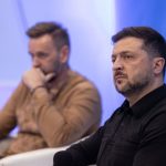 Zelenski encabeza el funeral del líder ultranacionalista Andri Melnik: "Rindiendo homenaje a nuestros héroes"
