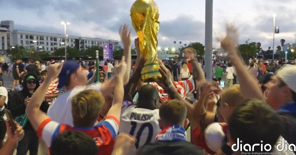 Aficionados de EEUU celebran como una final la primera victoria de su selección en el Mundial