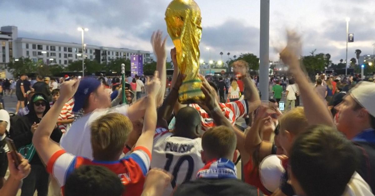 aficionados-de-eeuu-celebran-como-una-final-la-primera-victoria-de-su-seleccion-en-el-mundial.jpg