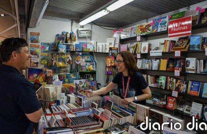 Almuzara lanza el sello Contraverso, una colección que acerca al lector las claves de la poesía contemporánea