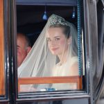Ana Domecq se casa por todo lo alto con Alberto Mencos: llegada en calesa, diadema joya y desfile de invitados VIP