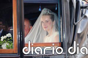 Ana Domecq se casa por todo lo alto con Alberto Mencos: llegada en calesa, diadema joya y desfile de invitados VIP