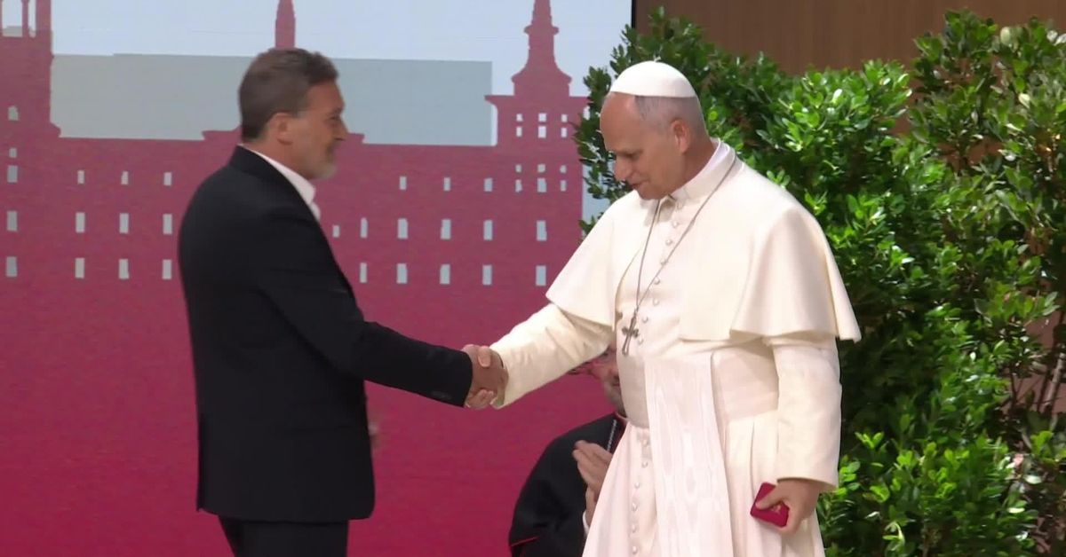 antonio-banderas-ante-el-papa-leon-xiv-estoy-aqui-confesando-haber-sido-victima-del-hechizo-de-dios.jpg