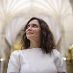Ayuso ve al Gobierno "al calor de la prisión" con una "mafia al más alto nivel": "Se trata de Sánchez o de democracia"