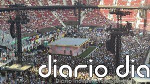 Bad Bunny, en su concierto, y el Papa, en la Vigilia, avisan a los jóvenes sobre las redes sociales