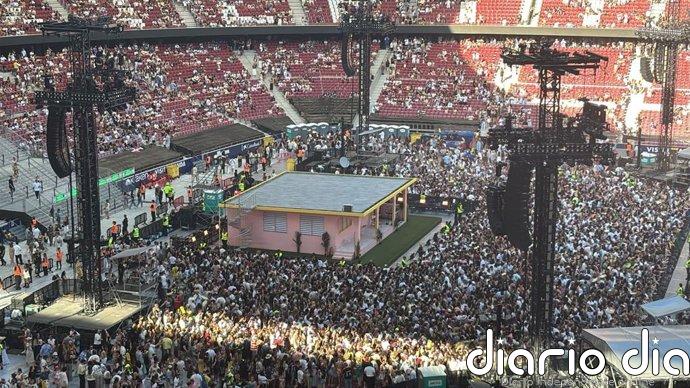 Bad Bunny, en su concierto, y el Papa, en la Vigilia, avisan a los jóvenes sobre las redes sociales