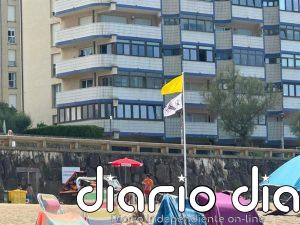 Bandera roja en la playa vizcaína de Toña y presencia de medusas en La Arena