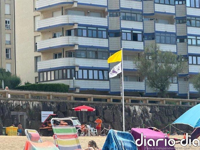Bandera roja en la playa vizcaína de Toña y presencia de medusas en La Arena