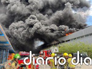 Bombers prevé controlar "en minutos" el incendio sin heridos de Santa Perpètua (Barcelona)
