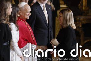 Buruaga invita al Papa a visitar Cantabria y hablan de sus orígenes familiares en Isla