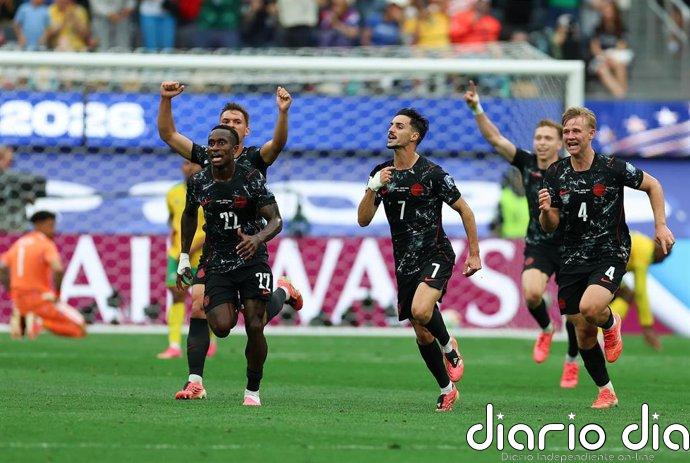 Canadá tumba a Sudáfrica en el 92' y sigue haciendo historia