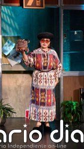 Candela Peña luce en 'La Revuelta' un vestido en tonos cálidos de códigos étnicos perfecto para exprimir el verano