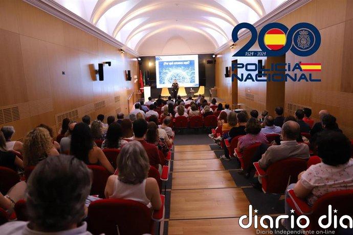 Casi 200 trabajadores de Emasesa asisten a un curso de la Policía Nacional sobre ciberseguridad en Sevilla
