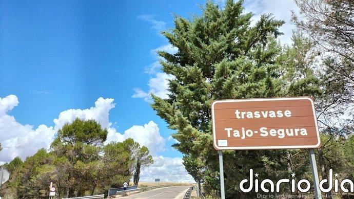 Castilla-La Mancha ve una "tristeza" el nuevo trasvase al Segura y exige cambiar ya las reglas de explotación