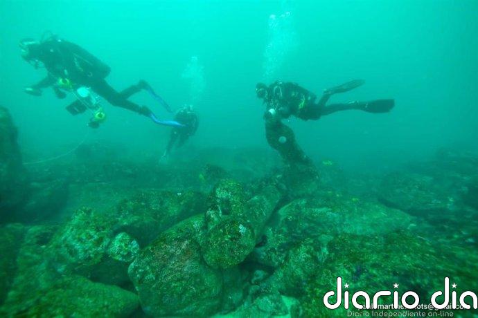 Científicos, buzos y ecologistas alertan del impacto ambiental y social de extraer el pecio del 'Ivy' de la ría de Vigo