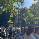 Cientos de fieles aclaman al Papa: "Ha hecho que resurja la fe" y "Ha puesto a los políticos en su sitio"