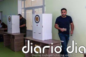 Cierran los colegios electorales en Armenia con una participación del 58,97%