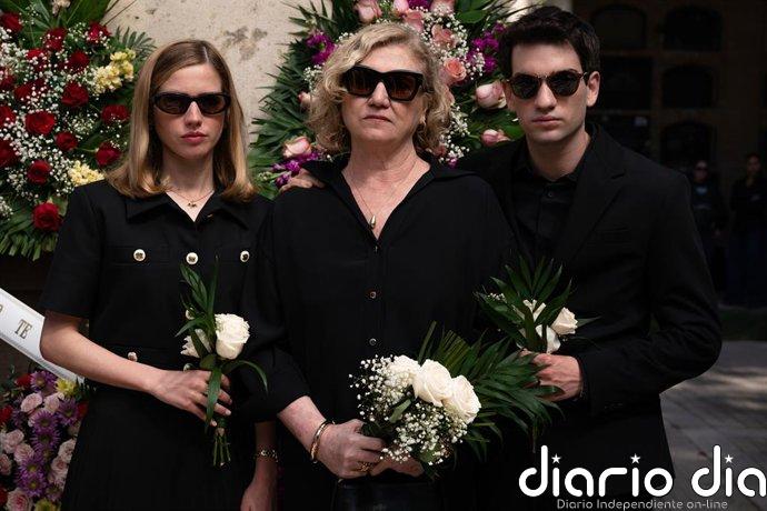 Claudia Pinto dirige 'Morir no siempre sale bien': "Me parece bastante difícil hacer una buena comedia"