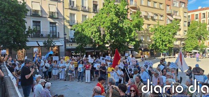 Colectivos sociales y laicos critican el uso de recursos públicos para la visita papal y la "pleitesía" institucional