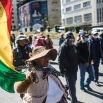 Comienza la movilización de militares y policías tras la declaración del estado de excepción en Bolivia