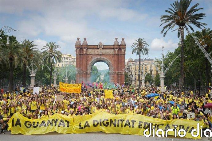 Comienza una nueva manifestación de docentes catalanes en Barcelona