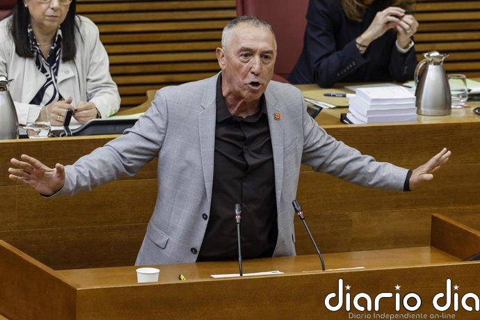 Compromís pide explicaciones a Interior por la "agresión salvaje" de un policía a una manifestante frente a Conselleria