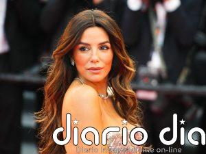 Con movimiento, brillo y un acabado natural: así son -y puedes recrear- las ondas que luce Eva Longoria con 51 años
