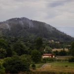 Cortada la N-634 entre Grado y Salas por un incendio forestal en el monte Cabruñana