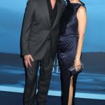 Cuando la elegancia va acompañada del amor: Sutton Foster luce su look más discreto junto a un clásico Hugh Jackman