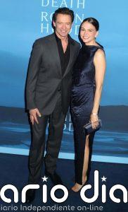 Cuando la elegancia va acompañada del amor: Sutton Foster luce su look más discreto junto a un clásico Hugh Jackman