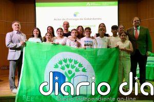 Cuatro centros de Córdoba reciben la Bandera Verde por su compromiso con el medioambiente