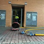 Cuatro intoxicados leves al incendiarse el salón de un piso en la avenida de Asturias de Madrid