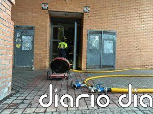 Cuatro intoxicados leves al incendiarse el salón de un piso en la avenida de Asturias de Madrid