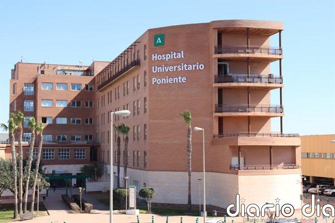Cuatro jóvenes heridos tras chocar su turismo con una farola y volcar en Roquetas de Mar (Almería)