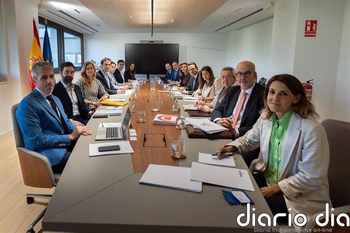 Cuerpo y Aagesen se reúnen con sector gasista y petrolero para evaluar la guerra de Irán y el plan anticrisis