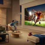 De la TV o el proyector al portátil: qué pantalla elegir para ver el fútbol este verano según cada momento