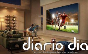 De la TV o el proyector al portátil: qué pantalla elegir para ver el fútbol este verano según cada momento
