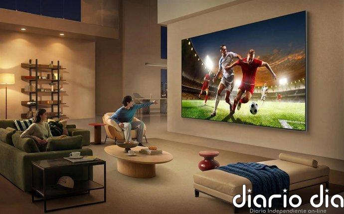 De la TV o el proyector al portátil: qué pantalla elegir para ver el fútbol este verano según cada momento