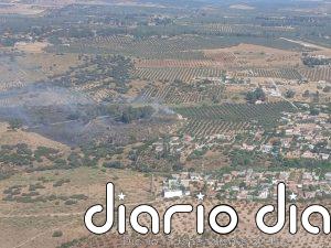 Declarado un incendio forestal en Linares (Jaén) que moviliza a dos medios aéreos y seis grupos de bomberos forestales