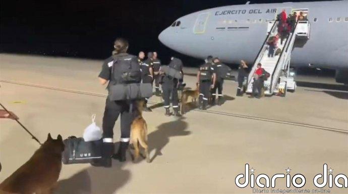 Despega el avión de Defensa con efectivos de la UME en dirección a Venezuela para apoyar las labores de rescate