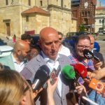 Diez no prevé municipalizar el servicio de la ORA y garantiza que habrá más aparcamientos disuasorios