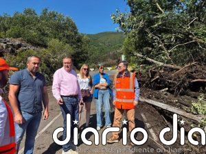 Diputación de León actúa de emergencia en el acceso al Valle de Fornela cortado por un arrastre tras la tormenta de ayer