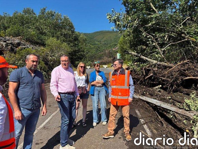 Diputación de León actúa de emergencia en el acceso al Valle de Fornela cortado por un arrastre tras la tormenta de ayer