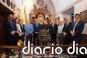 Diputación entrega a la Hermandad de la Cinta un sillón usado por el papa Juan Pablo II en su visita a Huelva
