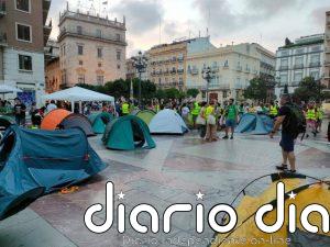 Docentes en huelga inician una acampada "indefinida" en la plaza de la Virgen de València
