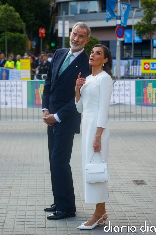 Doña Letizia recupera un vestido muy especial para su nuevo encuentro con León XIV en la Sagrada Familia