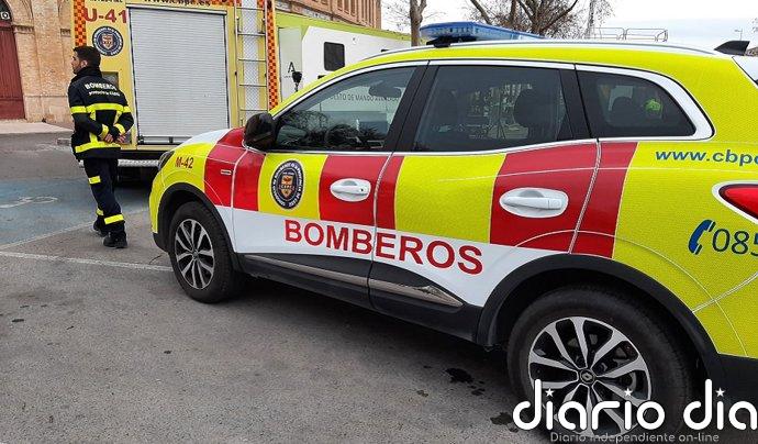 Dos mujeres afectadas por inhalación de humo tras el incendio de una vivienda en Cádiz