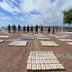 Ecuador se incauta de casi 1,5 toneladas de cocaína cerca de las islas Galápagos