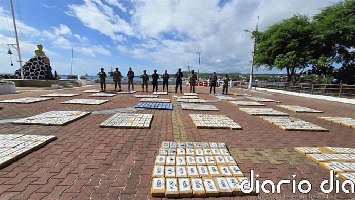 Ecuador se incauta de casi 1,5 toneladas de cocaína cerca de las islas Galápagos